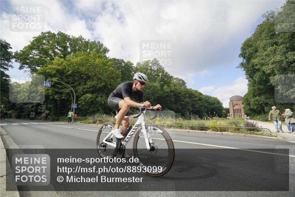 14.09.2025 - Stadtparktriathlon Michael Burmester http://msf.ph/oto/8893099 14.09.2025 11:37:53 Radfahren 963, 981, 984, 987, 1026, 1033, 1064 meine-sportfotos.de