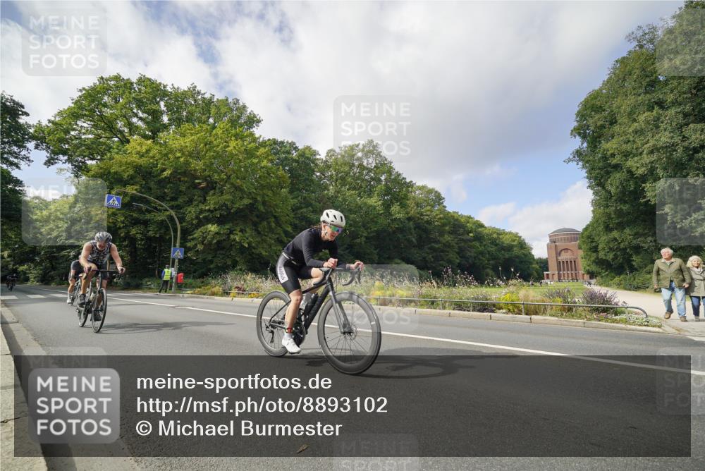 14.09.2025 - Stadtparktriathlon Michael Burmester http://msf.ph/oto/8893102 14.09.2025 11:38:00 Radfahren 963, 987, 1033, 1064, 1080, 1102 meine-sportfotos.de