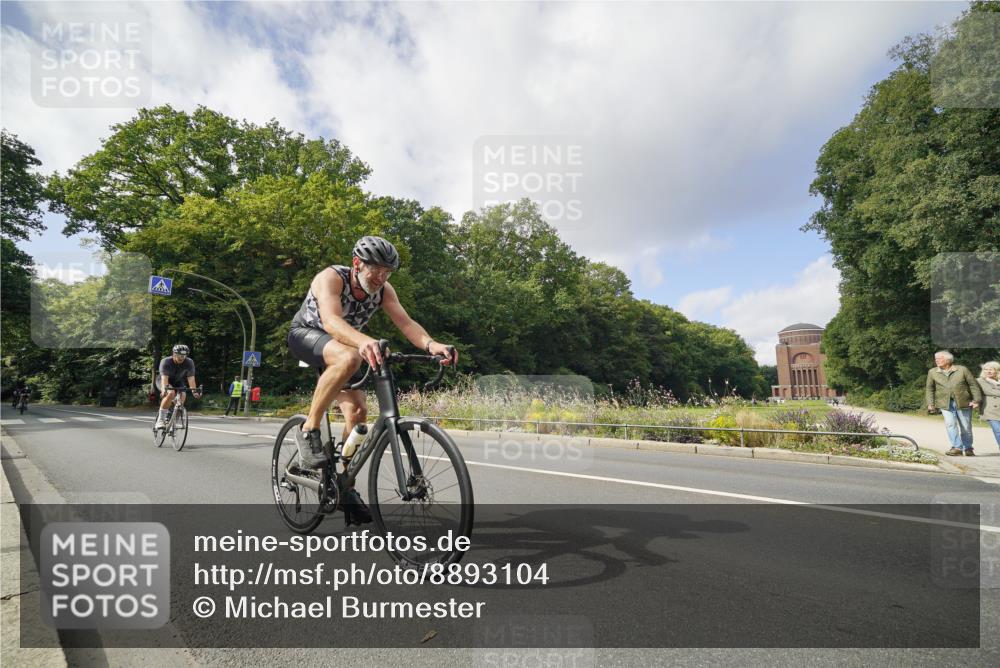 14.09.2025 - Stadtparktriathlon Michael Burmester http://msf.ph/oto/8893104 14.09.2025 11:38:00 Radfahren 963, 987, 1033, 1064, 1080, 1102 meine-sportfotos.de