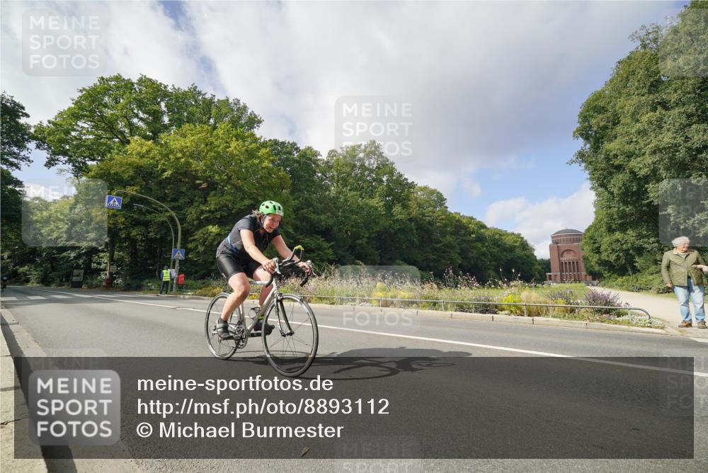 14.09.2025 - Stadtparktriathlon Michael Burmester http://msf.ph/oto/8893112 14.09.2025 11:38:22 Radfahren 937, 939 meine-sportfotos.de