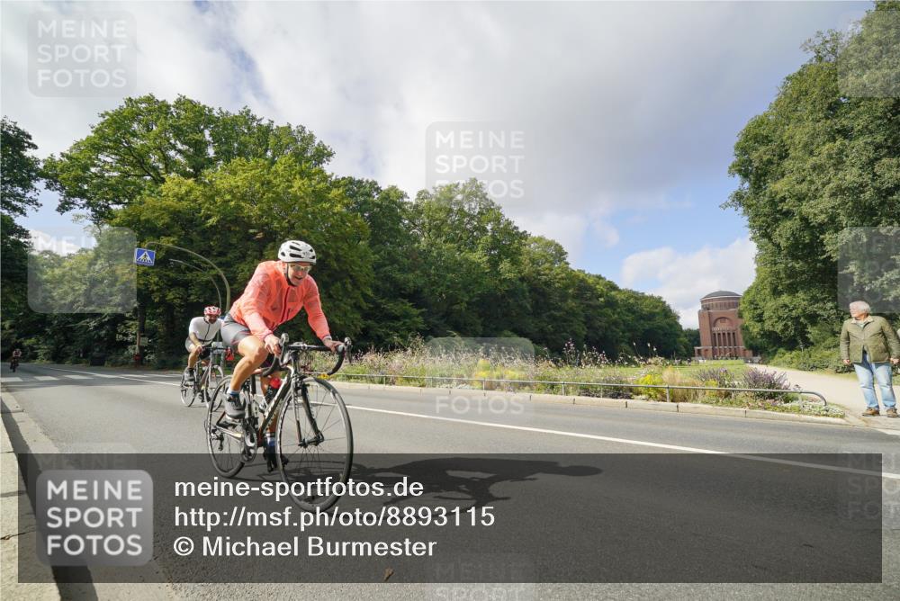 14.09.2025 - Stadtparktriathlon Michael Burmester http://msf.ph/oto/8893115 14.09.2025 11:38:32 Radfahren 828, 939, 955, 1078 meine-sportfotos.de
