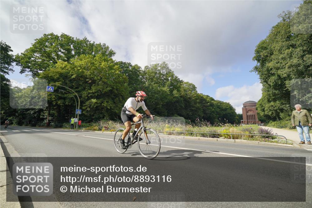 14.09.2025 - Stadtparktriathlon Michael Burmester http://msf.ph/oto/8893116 14.09.2025 11:38:32 Radfahren 828, 939, 955, 1078 meine-sportfotos.de