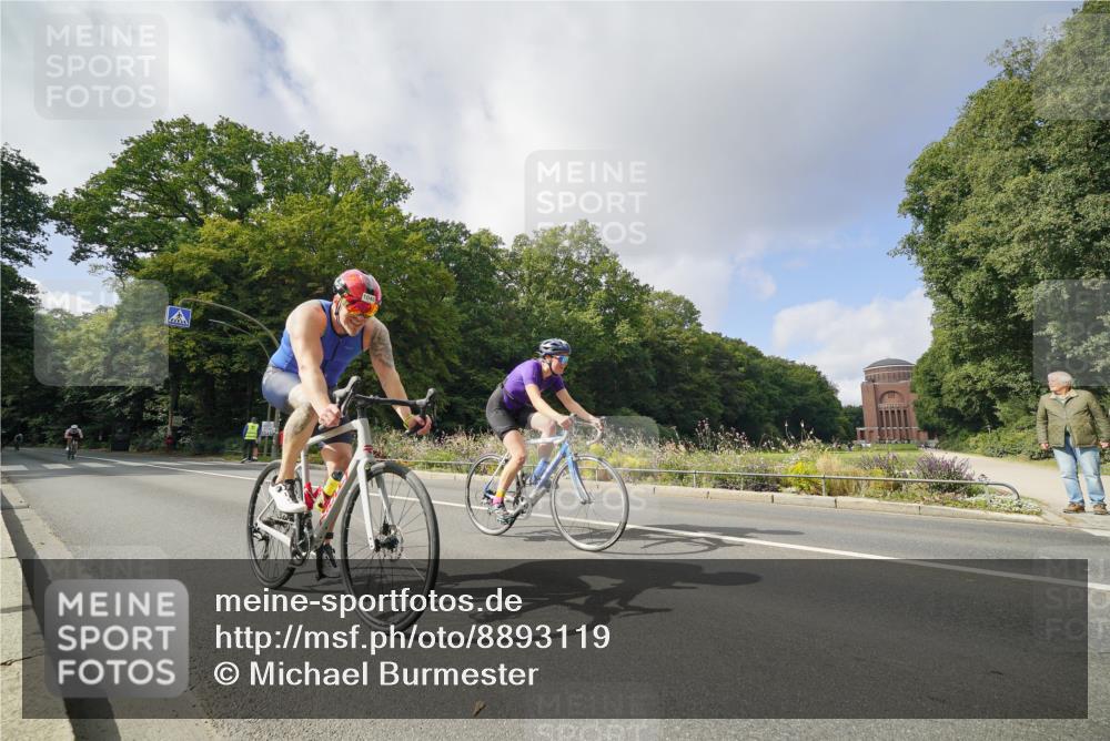 14.09.2025 - Stadtparktriathlon Michael Burmester http://msf.ph/oto/8893119 14.09.2025 11:38:44 Radfahren 855, 943, 1046, 1047 meine-sportfotos.de