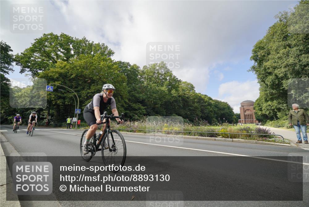 14.09.2025 - Stadtparktriathlon Michael Burmester http://msf.ph/oto/8893130 14.09.2025 11:39:08 Radfahren 949, 952, 1014, 1062, 1086 meine-sportfotos.de
