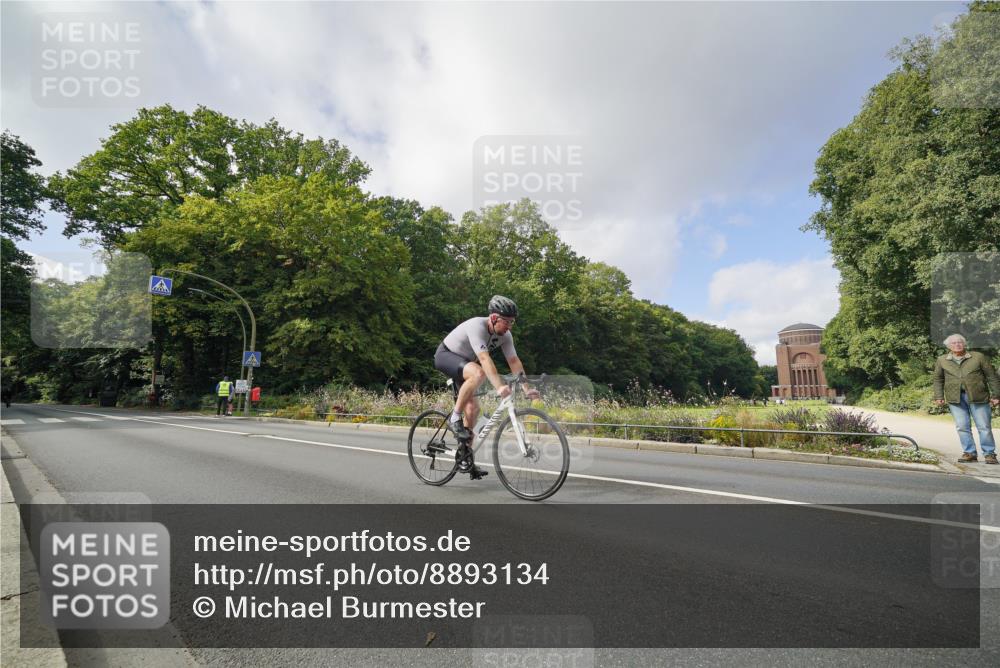 14.09.2025 - Stadtparktriathlon Michael Burmester http://msf.ph/oto/8893134 14.09.2025 11:39:11 Radfahren 949, 952, 1014, 1062, 1091 meine-sportfotos.de