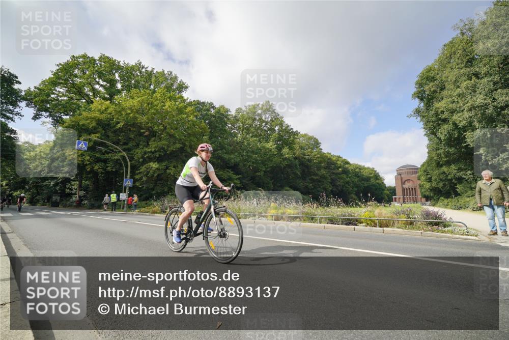 14.09.2025 - Stadtparktriathlon Michael Burmester http://msf.ph/oto/8893137 14.09.2025 11:39:21 Radfahren 927, 960, 1058, 1087, 1091 meine-sportfotos.de