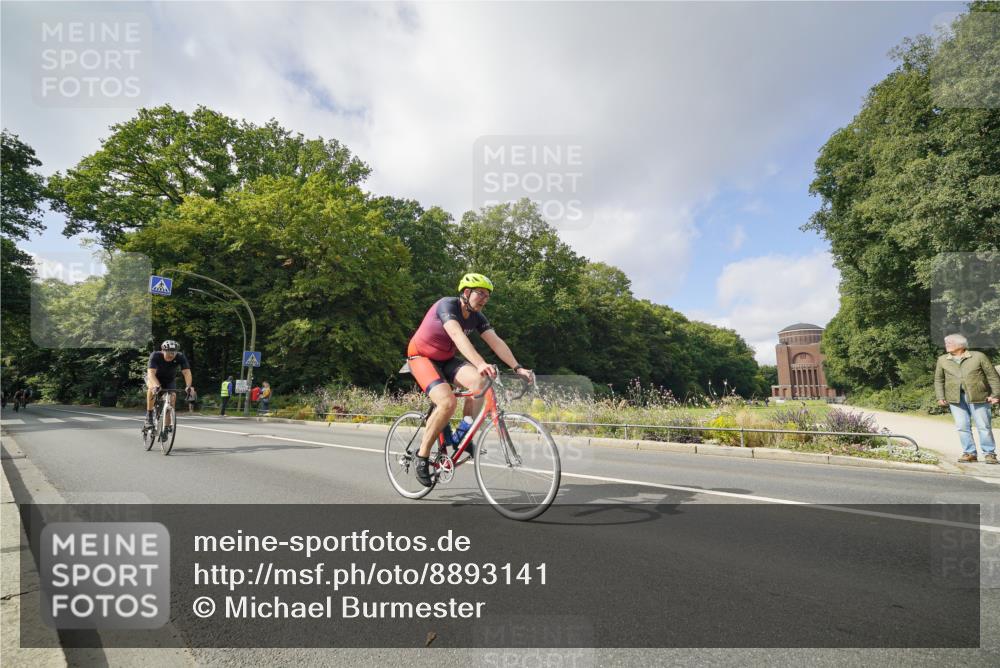 14.09.2025 - Stadtparktriathlon Michael Burmester http://msf.ph/oto/8893141 14.09.2025 11:39:27 Radfahren 927, 940, 960, 1031, 1058, 1073, 1087, 1110 meine-sportfotos.de