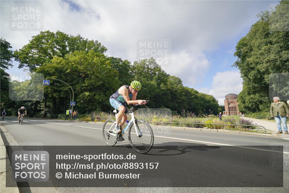 14.09.2025 - Stadtparktriathlon Michael Burmester http://msf.ph/oto/8893157 14.09.2025 11:39:58 Radfahren 822, 929, 945, 957, 1056, 1060, 1067 meine-sportfotos.de