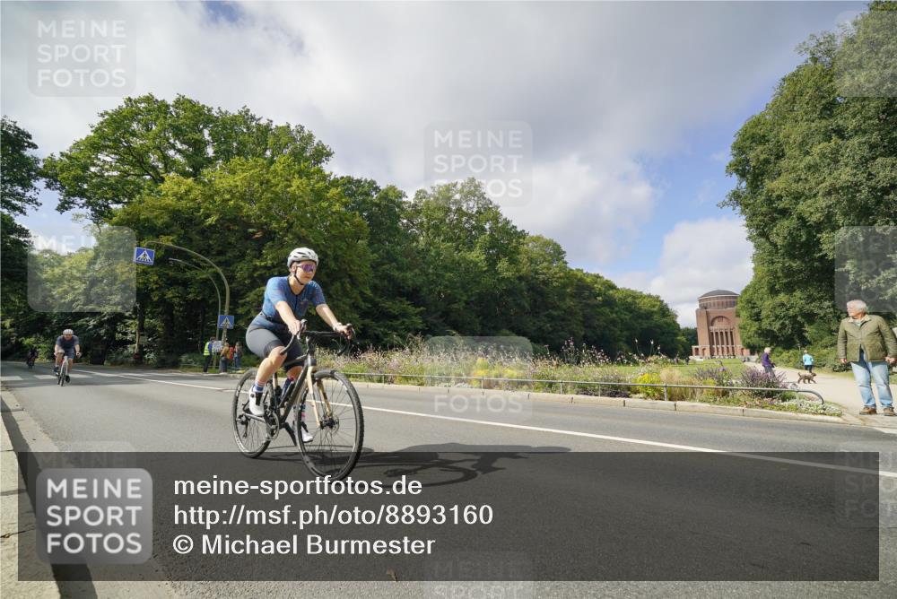 14.09.2025 - Stadtparktriathlon Michael Burmester http://msf.ph/oto/8893160 14.09.2025 11:40:02 Radfahren 822, 929, 945, 1053, 1056, 1060 meine-sportfotos.de
