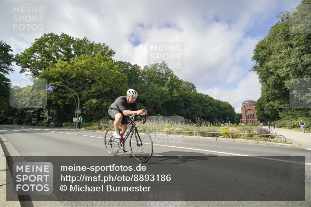14.09.2025 - Stadtparktriathlon Michael Burmester http://msf.ph/oto/8893186 14.09.2025 11:41:11 Radfahren 951, 1022 meine-sportfotos.de