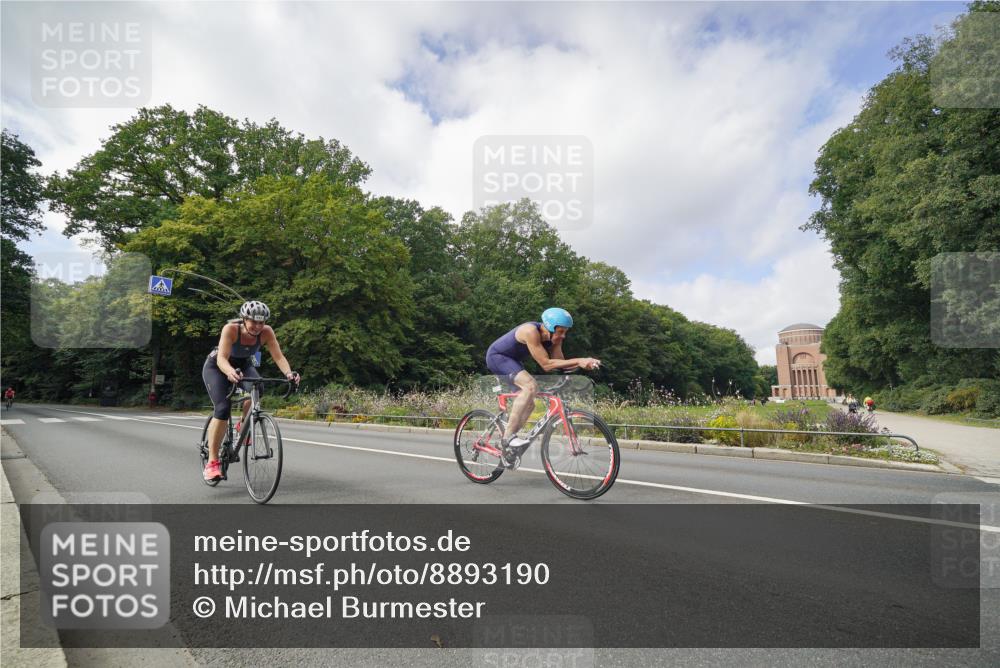 14.09.2025 - Stadtparktriathlon Michael Burmester http://msf.ph/oto/8893190 14.09.2025 11:41:29 Radfahren 942, 986, 1035 meine-sportfotos.de