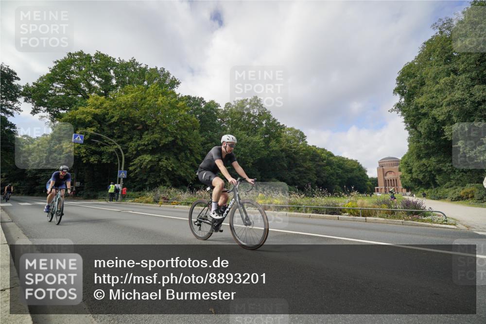 14.09.2025 - Stadtparktriathlon Michael Burmester http://msf.ph/oto/8893201 14.09.2025 11:42:04 Radfahren 936, 970, 980, 1015, 1061, 1068, 1082, 1121 meine-sportfotos.de