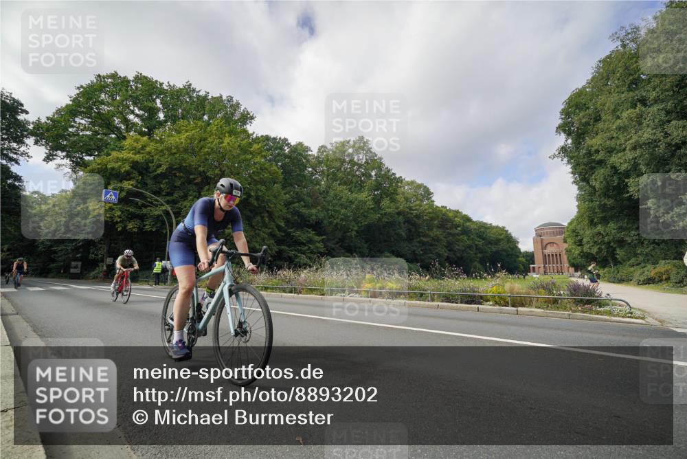 14.09.2025 - Stadtparktriathlon Michael Burmester http://msf.ph/oto/8893202 14.09.2025 11:42:05 Radfahren 936, 980, 1061, 1082, 1121 meine-sportfotos.de