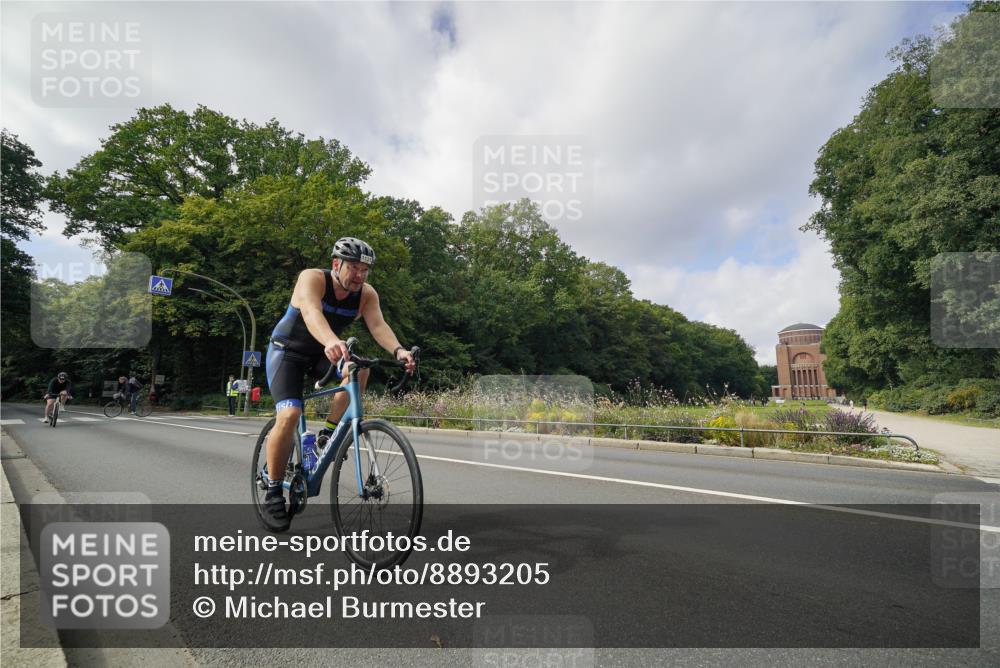 14.09.2025 - Stadtparktriathlon Michael Burmester http://msf.ph/oto/8893205 14.09.2025 11:42:07 Radfahren 936, 980, 1061, 1082, 1121 meine-sportfotos.de