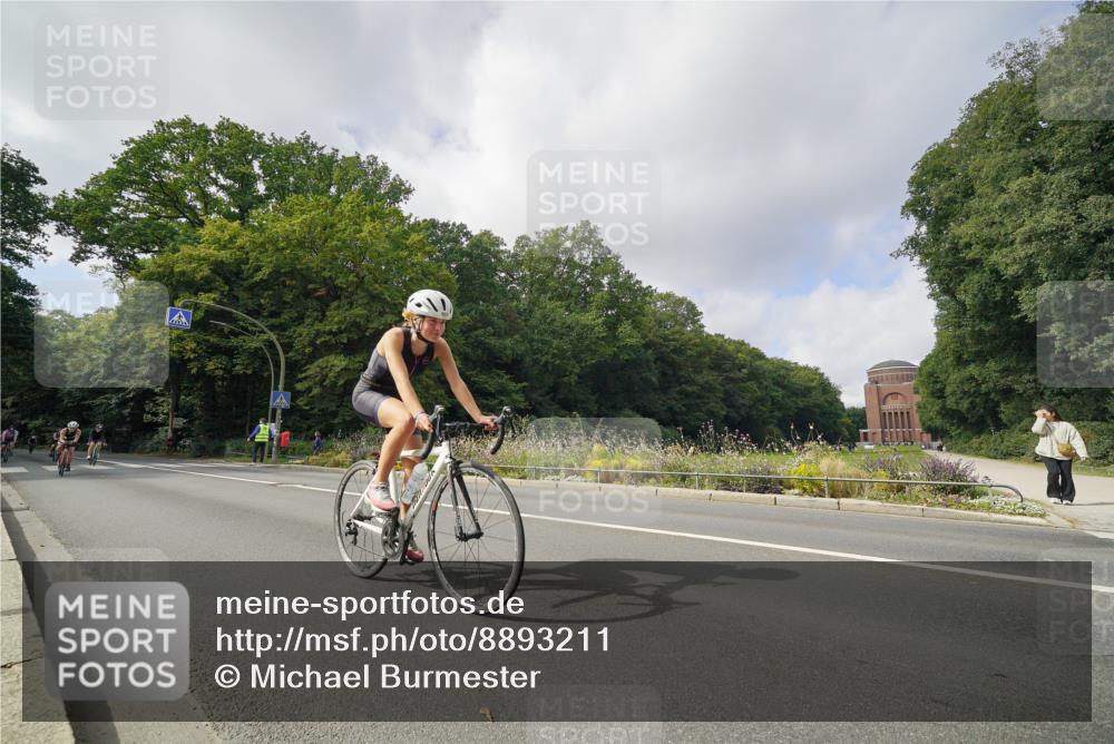 14.09.2025 - Stadtparktriathlon Michael Burmester http://msf.ph/oto/8893211 14.09.2025 11:42:22 Radfahren 934, 935, 962, 969, 979, 994, 1012, 1066, 1084 meine-sportfotos.de