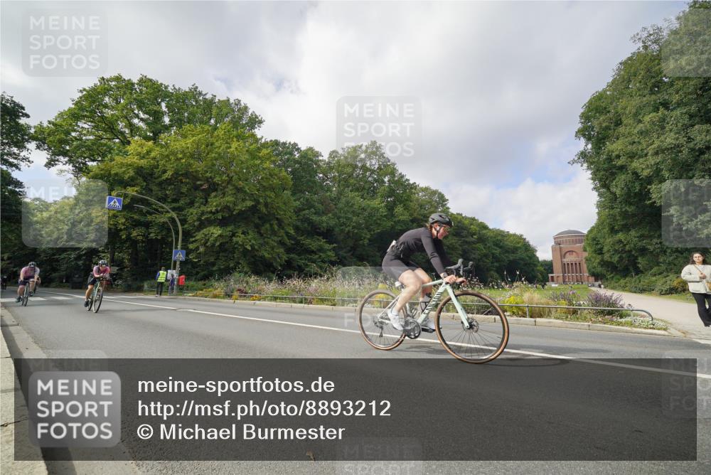 14.09.2025 - Stadtparktriathlon Michael Burmester http://msf.ph/oto/8893212 14.09.2025 11:42:24 Radfahren 934, 935, 962, 969, 979, 994, 1011, 1012, 1023, 1066, 1084 meine-sportfotos.de