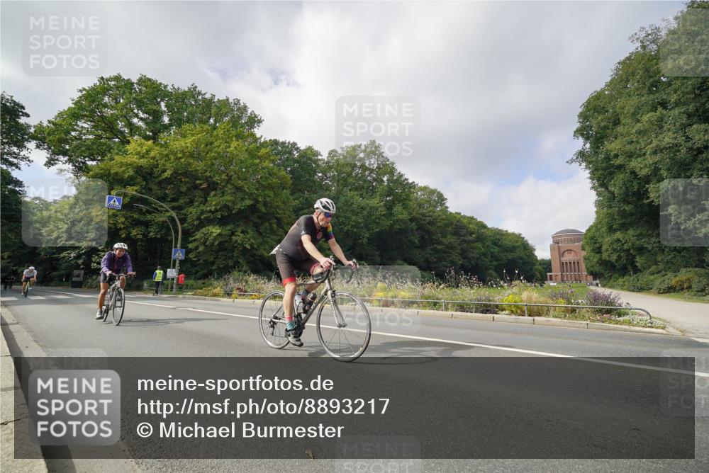 14.09.2025 - Stadtparktriathlon Michael Burmester http://msf.ph/oto/8893217 14.09.2025 11:42:30 Radfahren 934, 962, 979, 993, 1011, 1012, 1023, 1066, 1076, 1092 meine-sportfotos.de