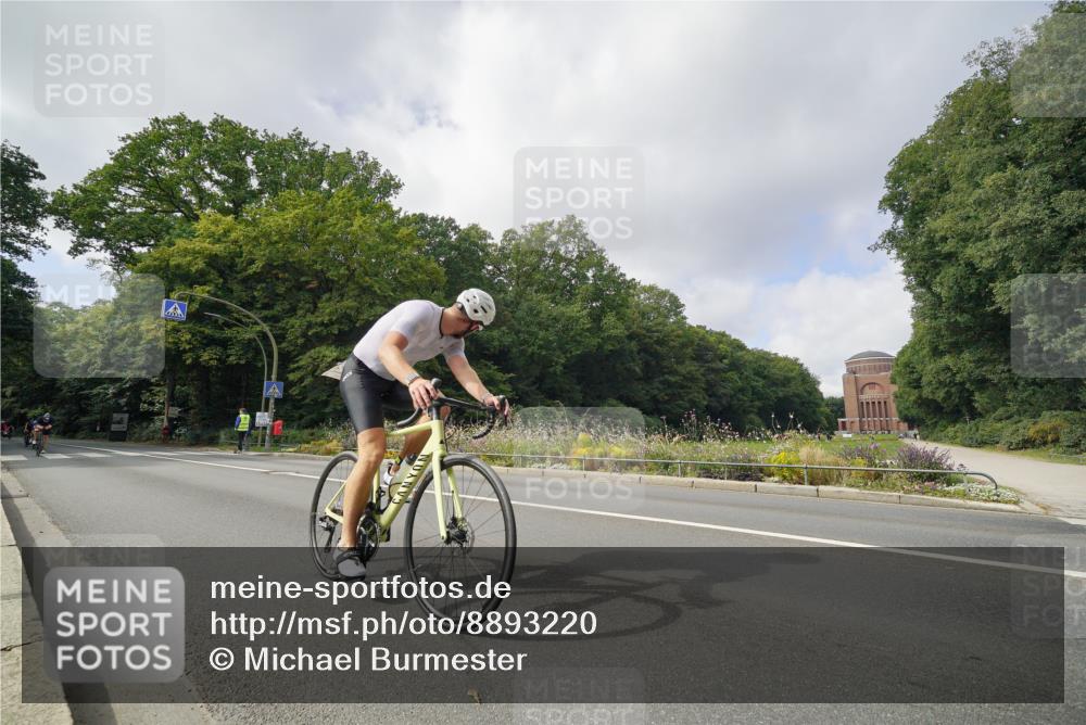 14.09.2025 - Stadtparktriathlon Michael Burmester http://msf.ph/oto/8893220 14.09.2025 11:42:33 Radfahren 993, 997, 1005, 1011, 1012, 1023, 1066, 1076, 1092, 1103 meine-sportfotos.de