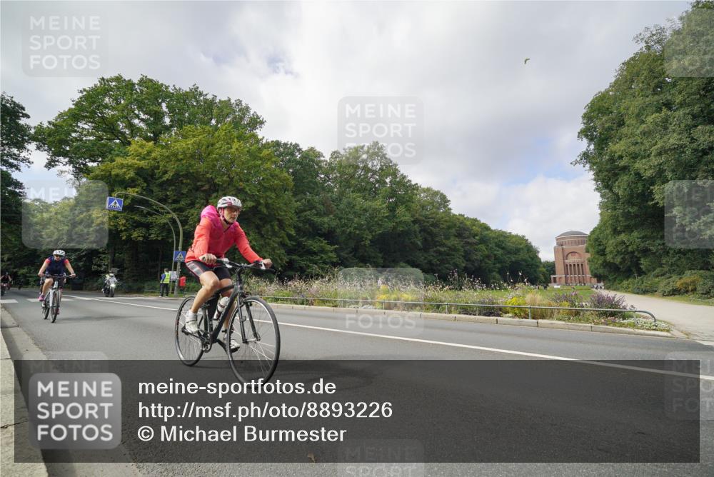 14.09.2025 - Stadtparktriathlon Michael Burmester http://msf.ph/oto/8893226 14.09.2025 11:42:39 Radfahren 993, 997, 1000, 1005, 1017, 1072, 1076, 1092, 1103, 1113 meine-sportfotos.de