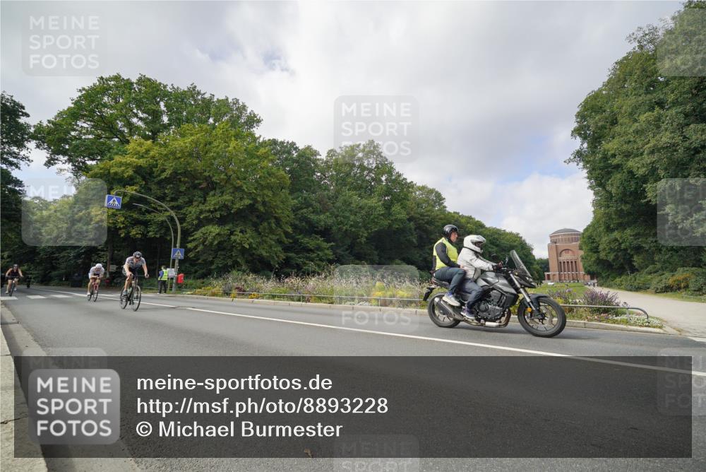 14.09.2025 - Stadtparktriathlon Michael Burmester http://msf.ph/oto/8893228 14.09.2025 11:42:41 Radfahren 993, 997, 1000, 1005, 1017, 1072, 1076, 1094, 1103, 1113 meine-sportfotos.de