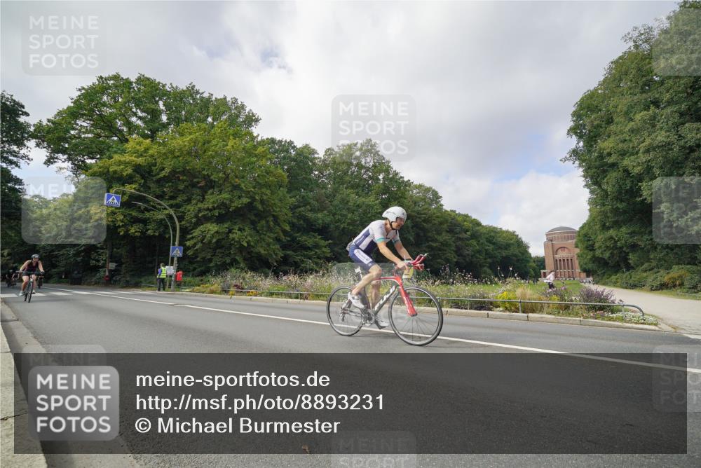 14.09.2025 - Stadtparktriathlon Michael Burmester http://msf.ph/oto/8893231 14.09.2025 11:42:42 Radfahren 993, 997, 1000, 1005, 1017, 1072, 1076, 1094, 1103, 1113 meine-sportfotos.de
