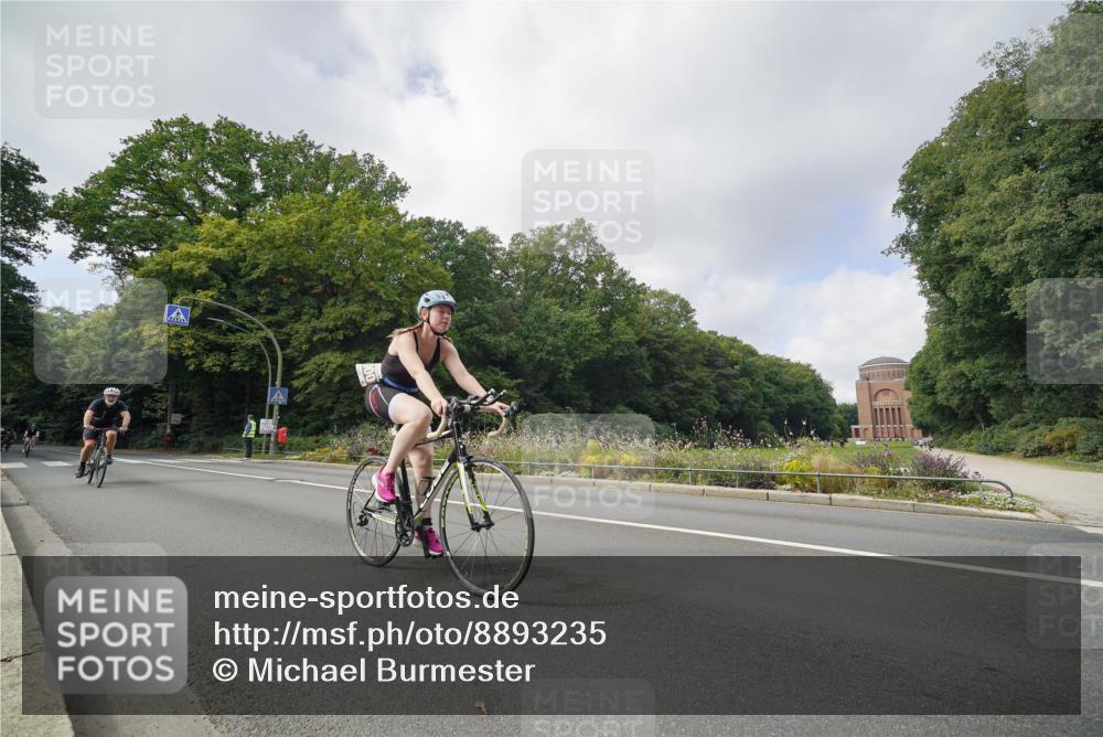 14.09.2025 - Stadtparktriathlon Michael Burmester http://msf.ph/oto/8893235 14.09.2025 11:42:47 Radfahren 824, 926, 990, 1000, 1017, 1072, 1075, 1094, 1103, 1113 meine-sportfotos.de