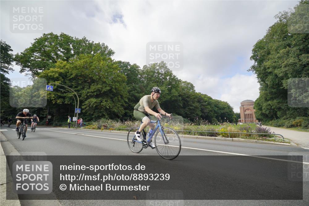 14.09.2025 - Stadtparktriathlon Michael Burmester http://msf.ph/oto/8893239 14.09.2025 11:42:52 Radfahren 824, 926, 941, 990, 1000, 1029, 1055, 1075, 1094 meine-sportfotos.de