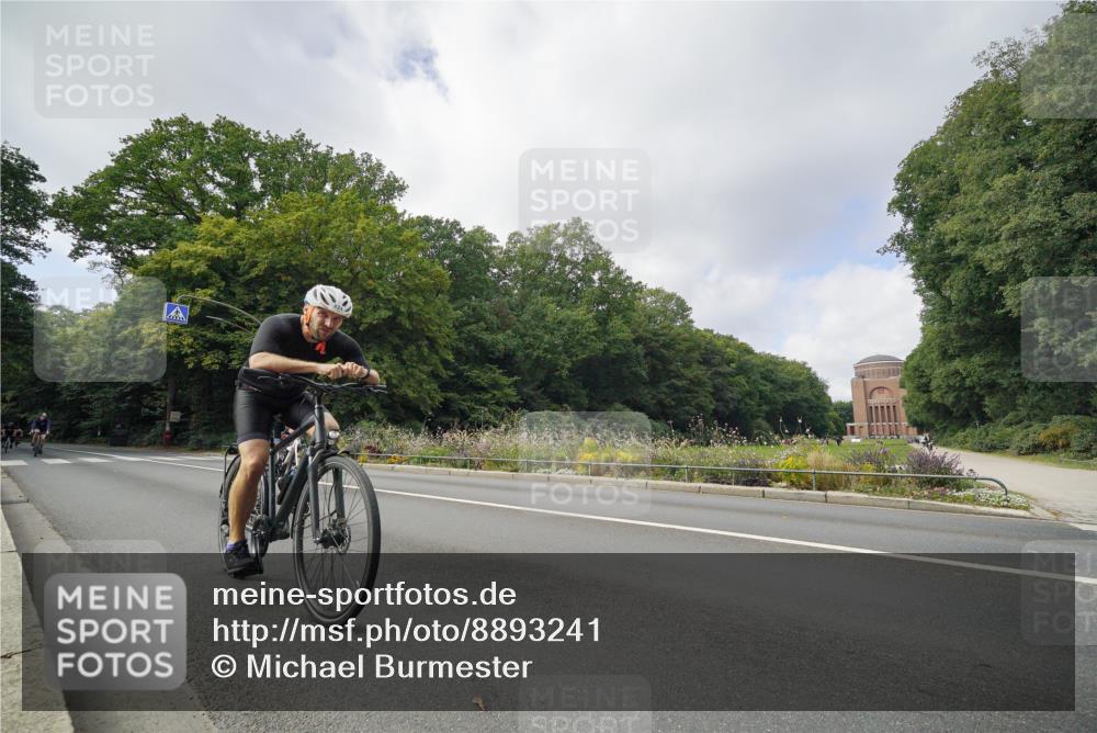 14.09.2025 - Stadtparktriathlon Michael Burmester http://msf.ph/oto/8893241 14.09.2025 11:42:53 Radfahren 824, 926, 941, 990, 1000, 1029, 1055, 1075, 1094, 1119 meine-sportfotos.de