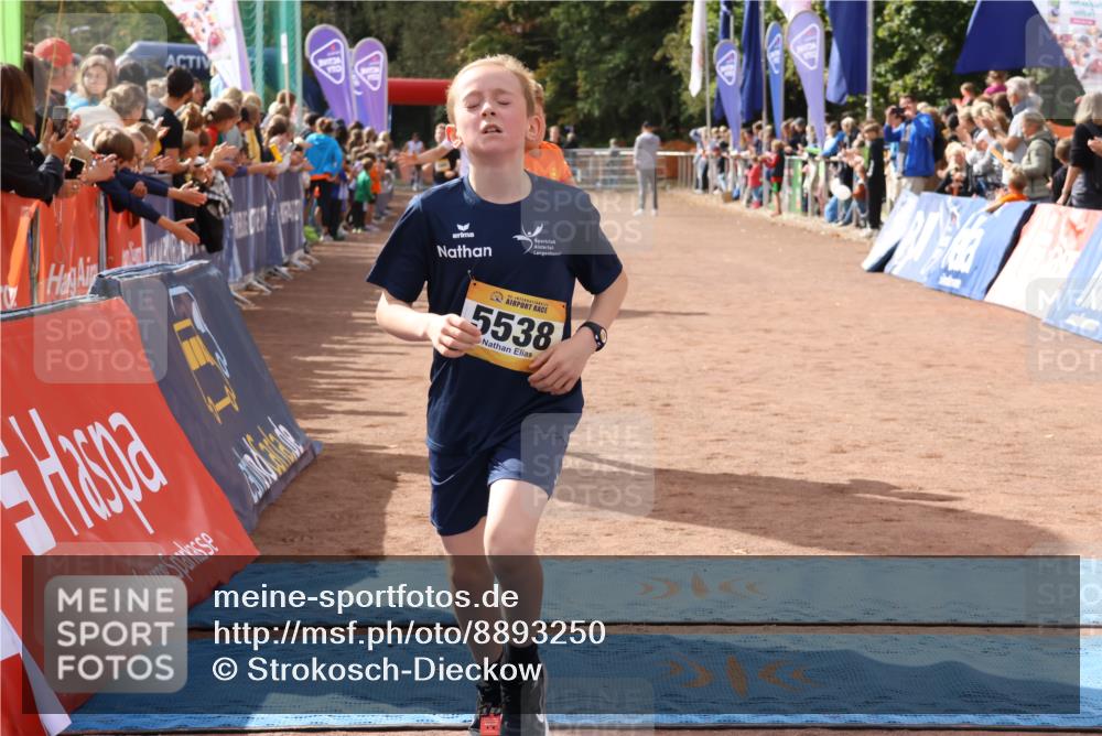 14.09.2025 - Airport Race Strokosch-Dieckow http://msf.ph/oto/8893250 14.09.2025 12:04:42 Ziel 2175, 5045, 5264, 5480, 5538 meine-sportfotos.de