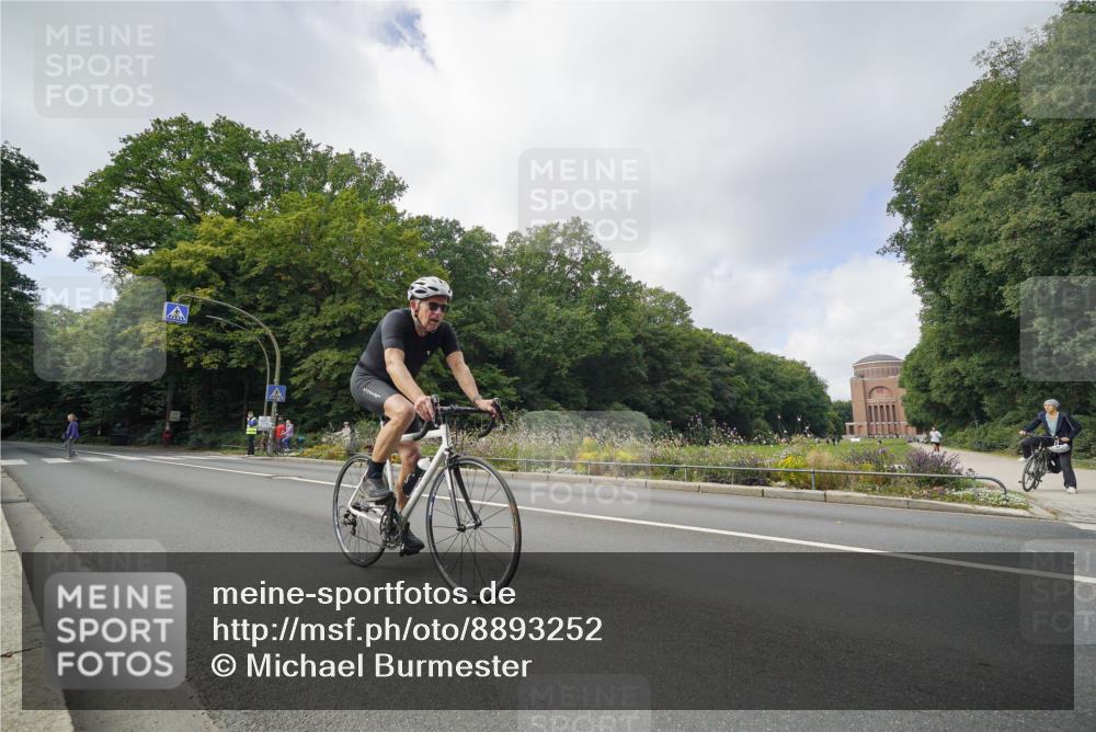 14.09.2025 - Stadtparktriathlon Michael Burmester http://msf.ph/oto/8893252 14.09.2025 11:43:05 Radfahren 789, 941, 976, 1008, 1055, 1057, 1119 meine-sportfotos.de