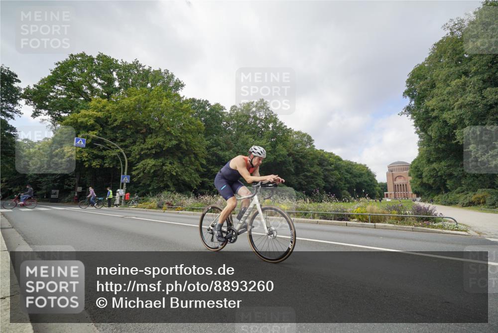 14.09.2025 - Stadtparktriathlon Michael Burmester http://msf.ph/oto/8893260 14.09.2025 11:43:30 Radfahren 947, 961, 985, 1077 meine-sportfotos.de