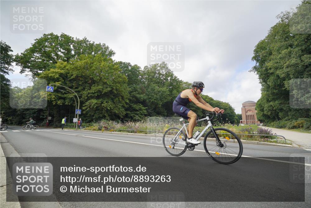 14.09.2025 - Stadtparktriathlon Michael Burmester http://msf.ph/oto/8893263 14.09.2025 11:43:39 Radfahren 947, 1097, 1109, 1112 meine-sportfotos.de
