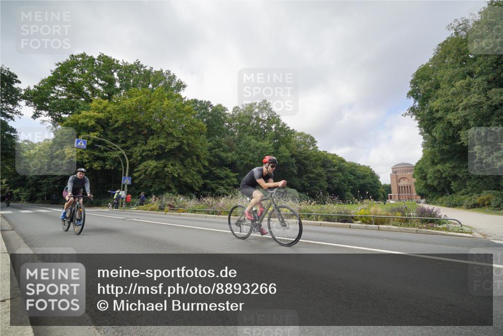 14.09.2025 - Stadtparktriathlon Michael Burmester http://msf.ph/oto/8893266 14.09.2025 11:43:47 Radfahren 932, 1081, 1097, 1112 meine-sportfotos.de