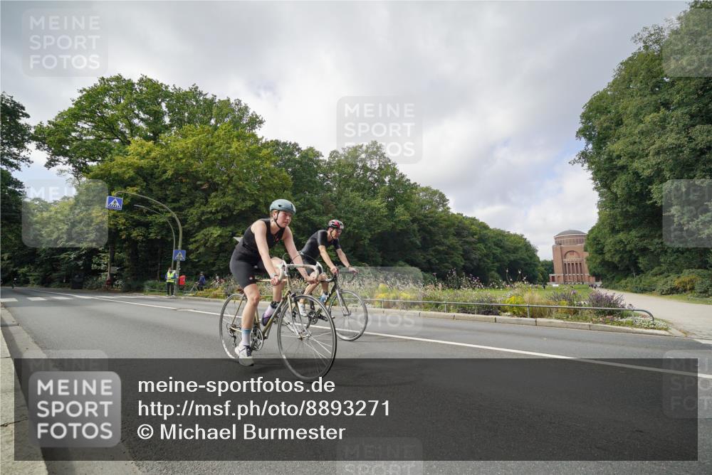 14.09.2025 - Stadtparktriathlon Michael Burmester http://msf.ph/oto/8893271 14.09.2025 11:44:02 Radfahren 925, 1020, 1027, 1083, 1101 meine-sportfotos.de