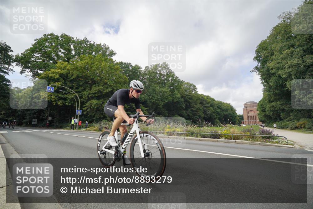 14.09.2025 - Stadtparktriathlon Michael Burmester http://msf.ph/oto/8893279 14.09.2025 11:44:24 Radfahren 931, 1009, 1026, 1040, 1051, 1085 meine-sportfotos.de