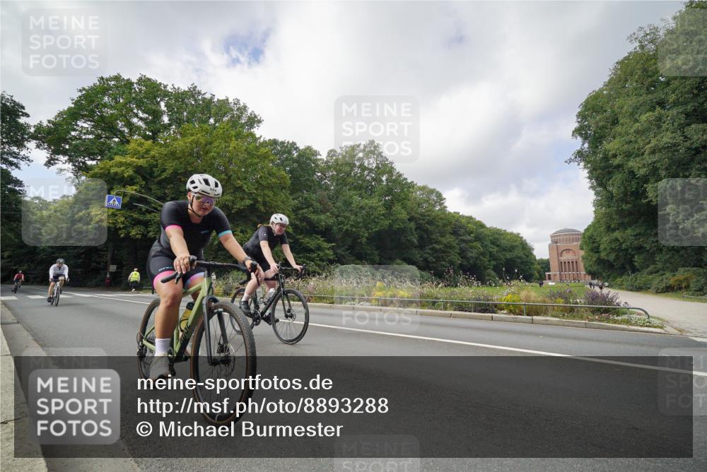 14.09.2025 - Stadtparktriathlon Michael Burmester http://msf.ph/oto/8893288 14.09.2025 11:44:35 Radfahren 931, 938, 944, 973, 982, 989, 995, 1009, 1051, 1085 meine-sportfotos.de