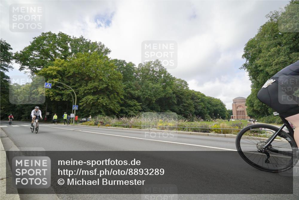 14.09.2025 - Stadtparktriathlon Michael Burmester http://msf.ph/oto/8893289 14.09.2025 11:44:35 Radfahren 931, 938, 944, 973, 982, 989, 995, 1009, 1051, 1085 meine-sportfotos.de