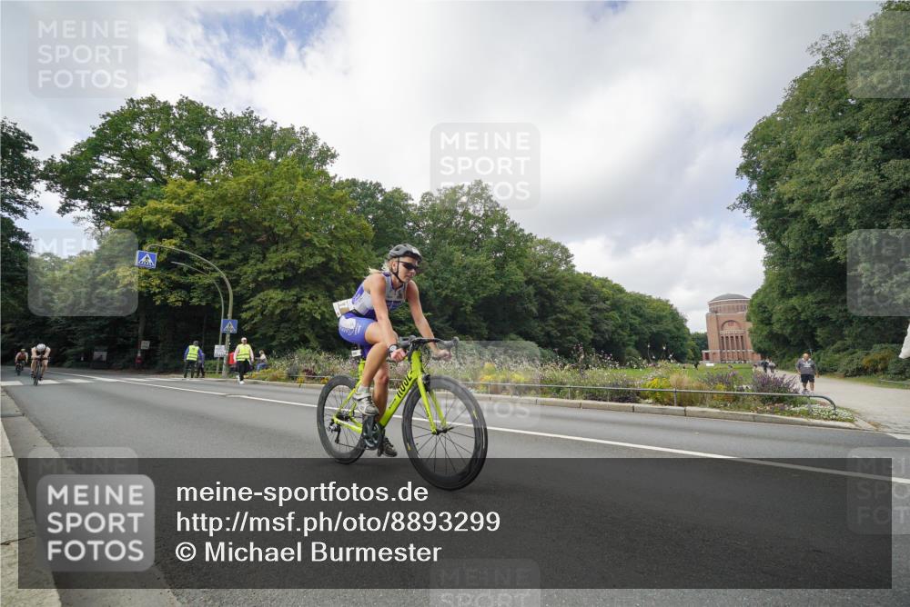 14.09.2025 - Stadtparktriathlon Michael Burmester http://msf.ph/oto/8893299 14.09.2025 11:44:55 Radfahren 987, 1018, 1048, 1102, 1107 meine-sportfotos.de