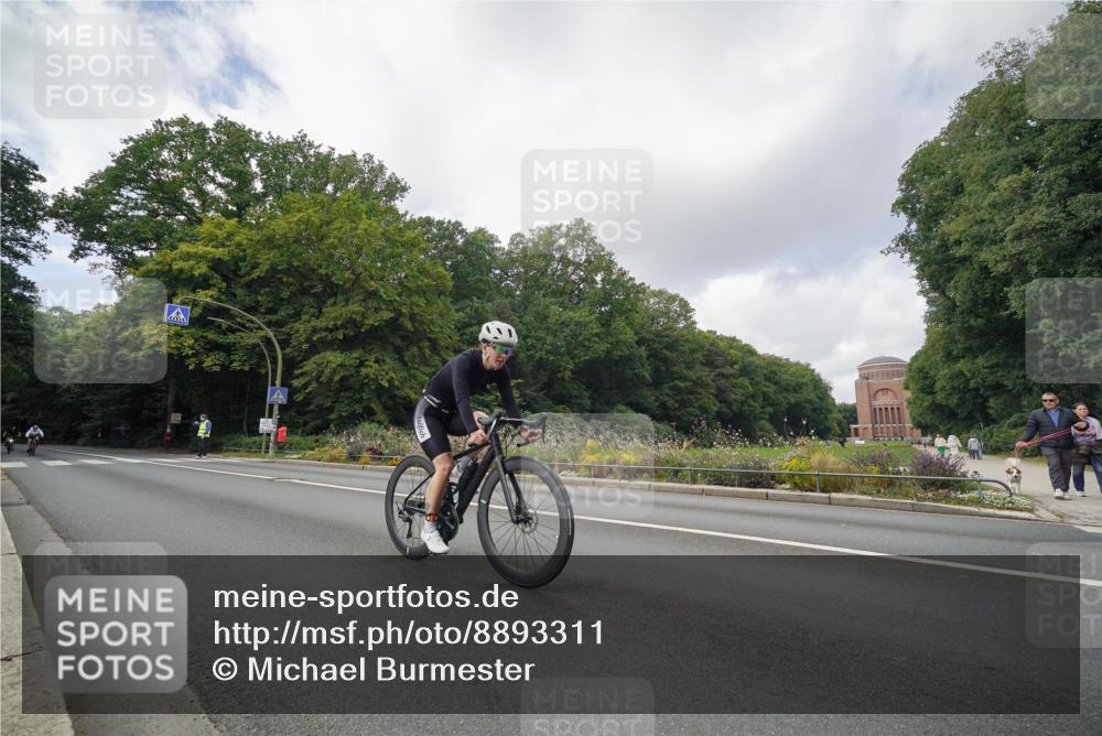 14.09.2025 - Stadtparktriathlon Michael Burmester http://msf.ph/oto/8893311 14.09.2025 11:45:36 Radfahren 963, 975, 981, 1033, 1064 meine-sportfotos.de