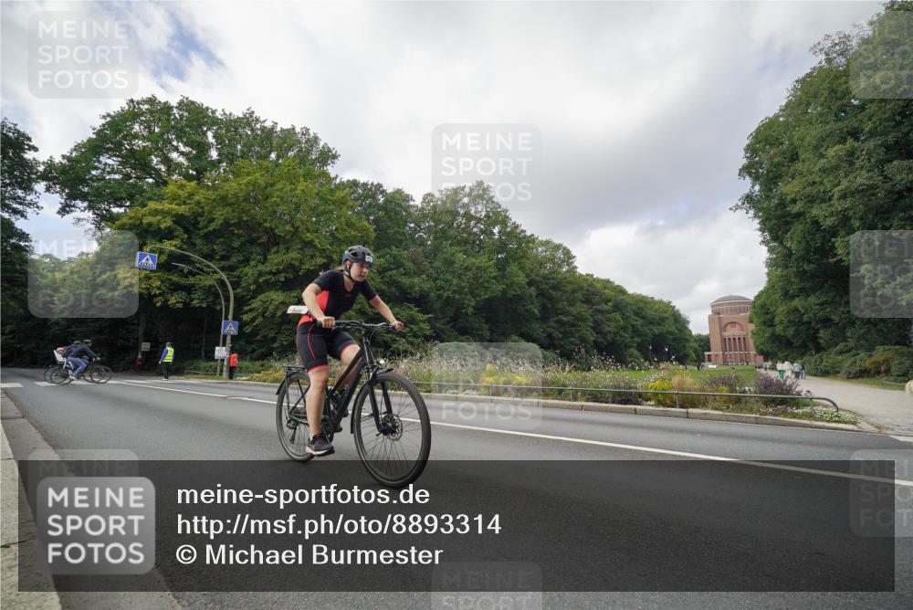 14.09.2025 - Stadtparktriathlon Michael Burmester http://msf.ph/oto/8893314 14.09.2025 11:45:41 Radfahren 963, 975, 981 meine-sportfotos.de