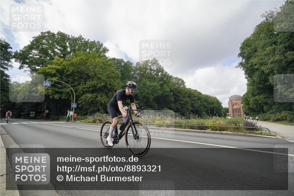 14.09.2025 - Stadtparktriathlon Michael Burmester http://msf.ph/oto/8893321 14.09.2025 11:46:17 Radfahren 943, 1046, 1067, 1086, 1096, 1099 meine-sportfotos.de