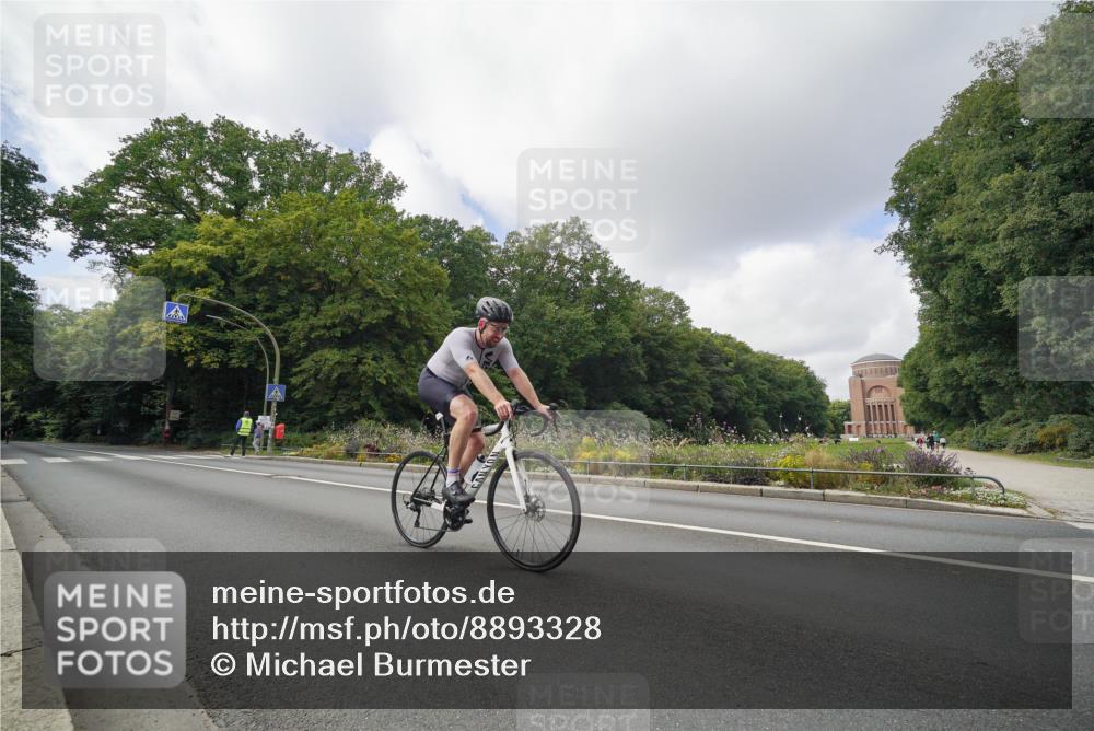 14.09.2025 - Stadtparktriathlon Michael Burmester http://msf.ph/oto/8893328 14.09.2025 11:46:30 Radfahren 943, 1031, 1062, 1065, 1086 meine-sportfotos.de