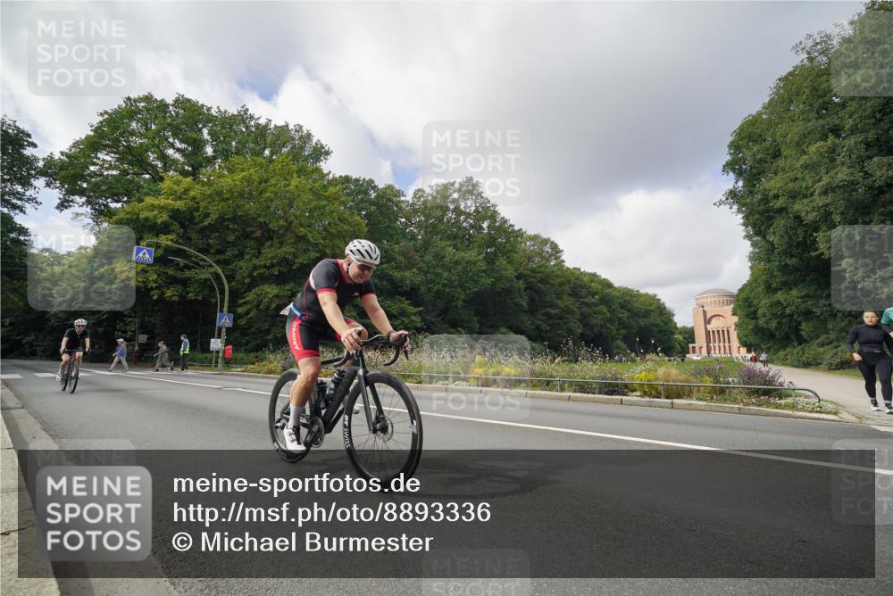 14.09.2025 - Stadtparktriathlon Michael Burmester http://msf.ph/oto/8893336 14.09.2025 11:46:49 Radfahren 984, 1025, 1063, 1087 meine-sportfotos.de