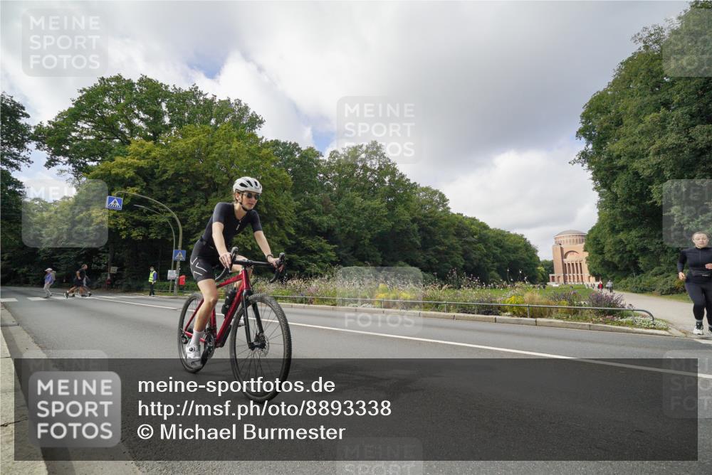 14.09.2025 - Stadtparktriathlon Michael Burmester http://msf.ph/oto/8893338 14.09.2025 11:46:51 Radfahren 984, 1087 meine-sportfotos.de