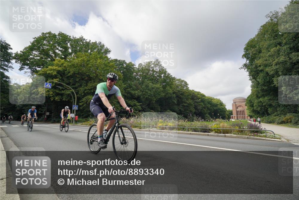 14.09.2025 - Stadtparktriathlon Michael Burmester http://msf.ph/oto/8893340 14.09.2025 11:47:03 Radfahren 937, 940, 955, 1060, 1069, 1073, 1091, 1110, 1120 meine-sportfotos.de