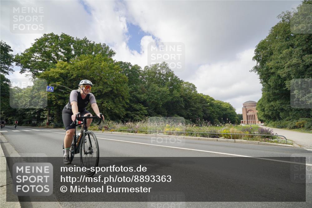 14.09.2025 - Stadtparktriathlon Michael Burmester http://msf.ph/oto/8893363 14.09.2025 11:48:04 Radfahren 927, 952, 960, 1049, 1088, 1116 meine-sportfotos.de