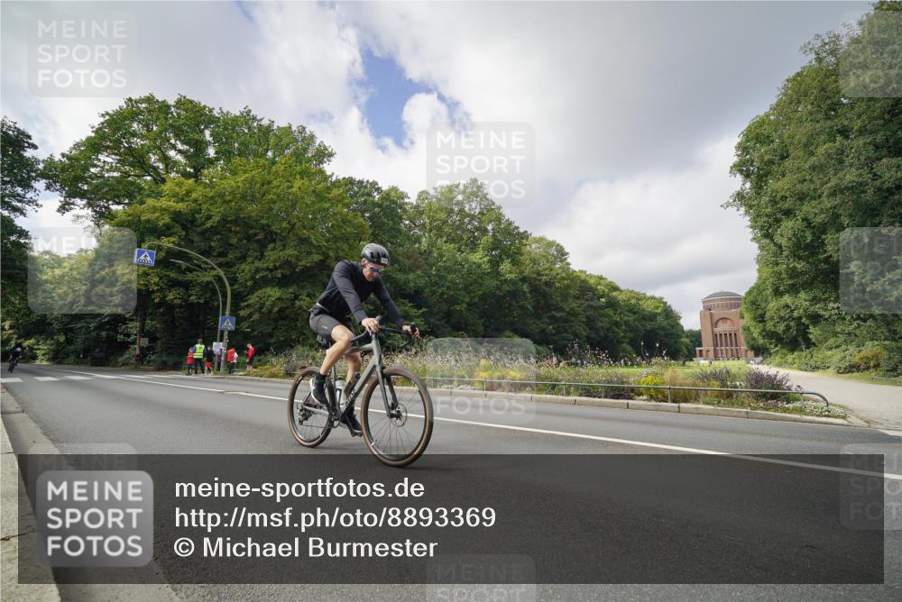 14.09.2025 - Stadtparktriathlon Michael Burmester http://msf.ph/oto/8893369 14.09.2025 11:48:12 Radfahren 927, 960, 1006, 1035, 1041, 1088, 1116 meine-sportfotos.de