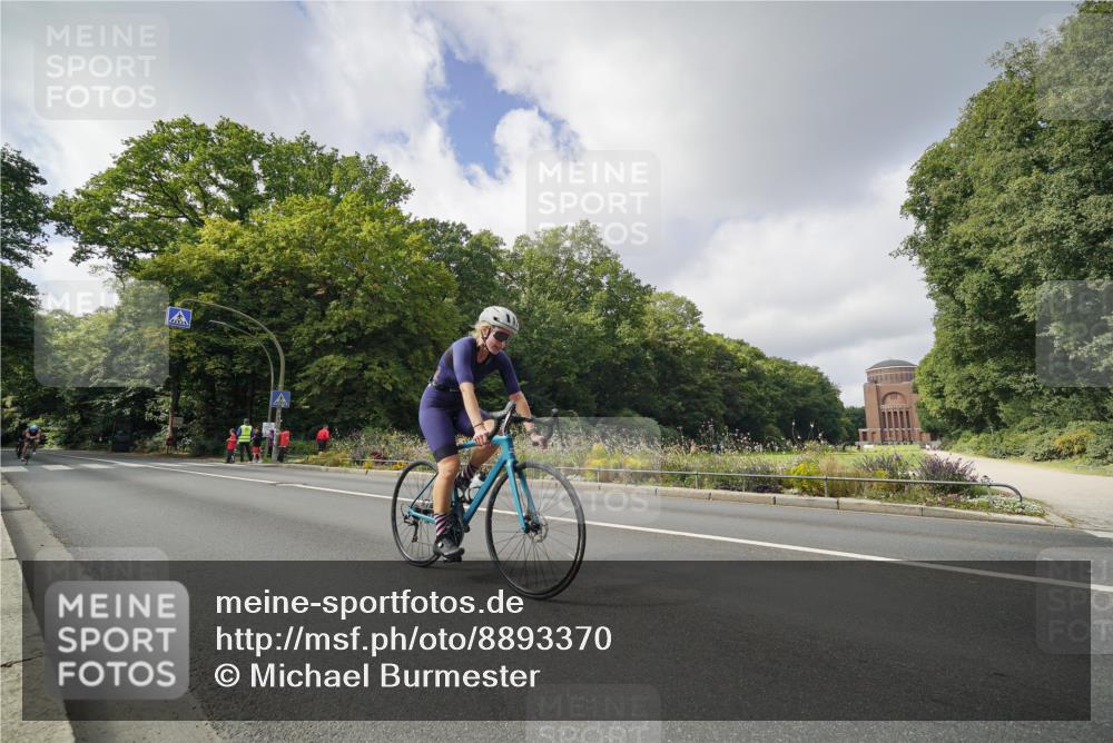 14.09.2025 - Stadtparktriathlon Michael Burmester http://msf.ph/oto/8893370 14.09.2025 11:48:15 Radfahren 927, 960, 968, 1006, 1035, 1041, 1088 meine-sportfotos.de