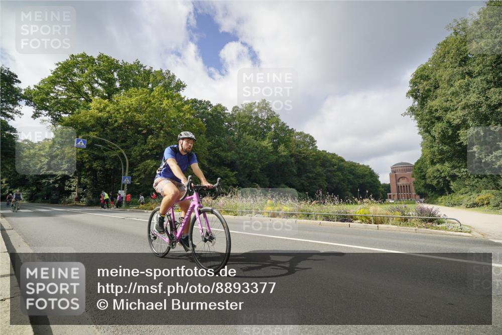 14.09.2025 - Stadtparktriathlon Michael Burmester http://msf.ph/oto/8893377 14.09.2025 11:48:26 Radfahren 964, 967, 968, 1053, 1089 meine-sportfotos.de