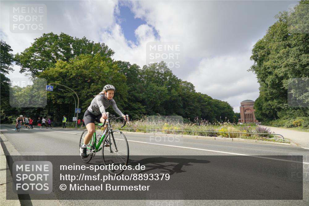 14.09.2025 - Stadtparktriathlon Michael Burmester http://msf.ph/oto/8893379 14.09.2025 11:48:28 Radfahren 964, 967, 968, 1053, 1089 meine-sportfotos.de